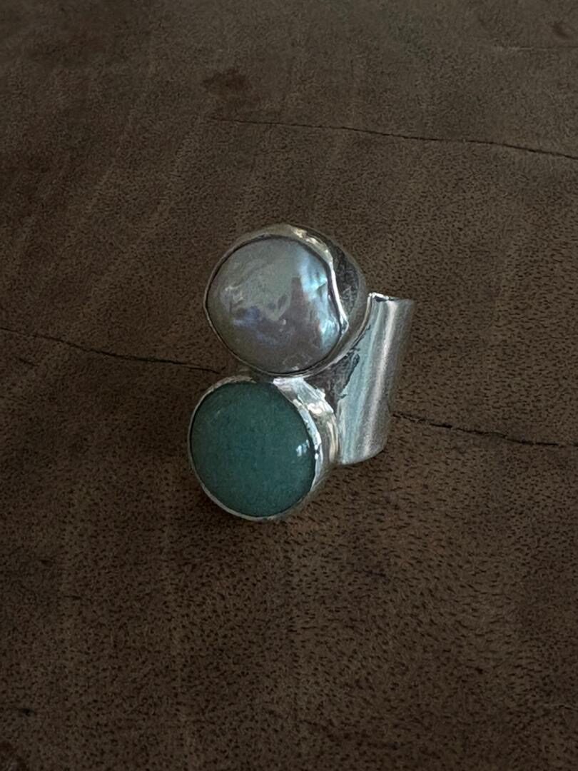 انگشتر مروارید و سنگ jade سبز